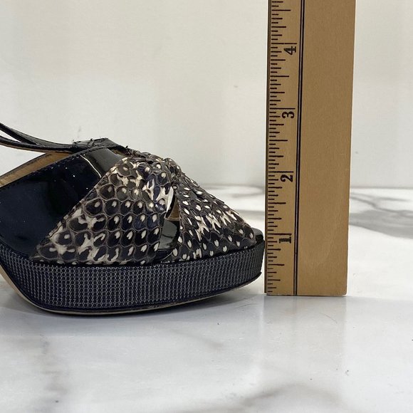 Vintage Oscar de la Renta black patent platform pumps - Picture 13 of 13